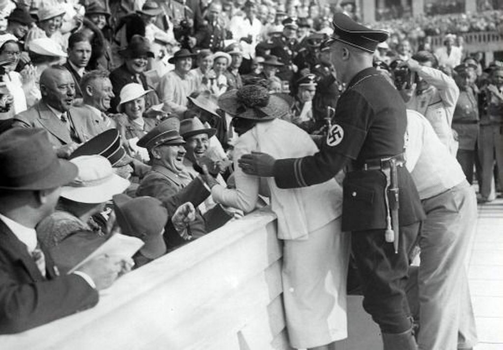 1936_hitler_reacts_to_kiss_from_excited_american_woman_at_the_berlin_olympics_august_15.jpg