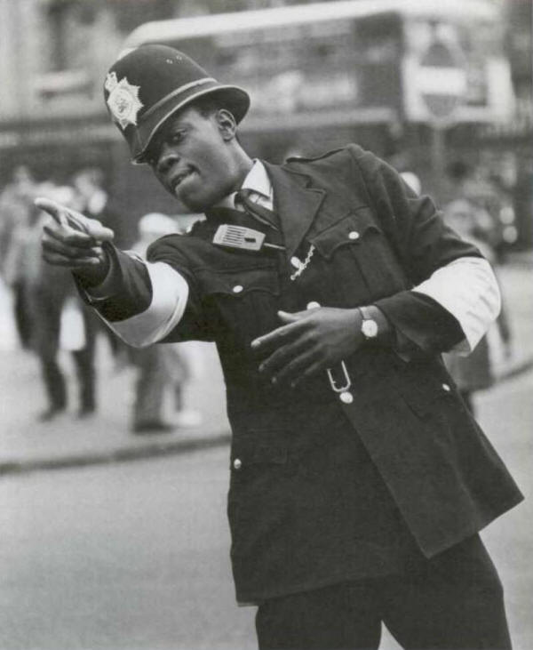 1968. Norwell Gumbs az első színesbőrű rendőr az Egyesült Királyságban..jpg