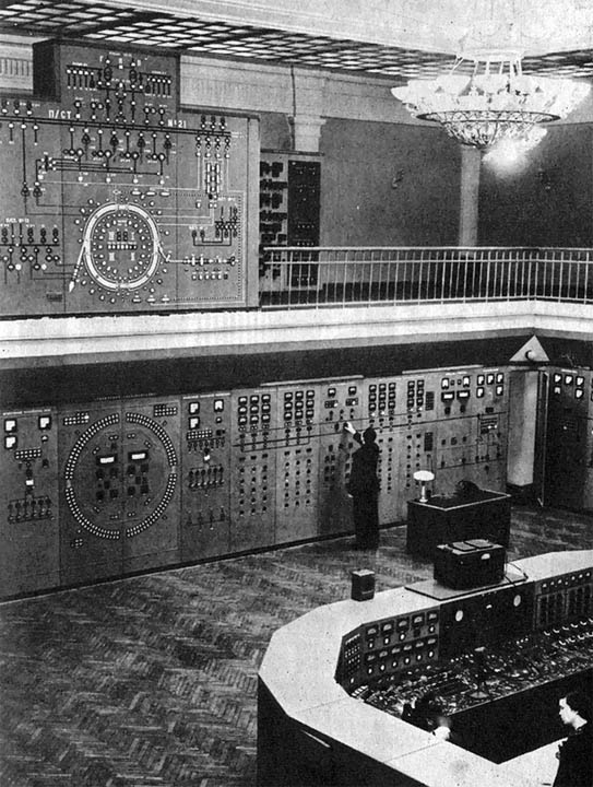 1968. Dubnai részecskegyorsító vezérlőterme a Szovjetunióban..jpg