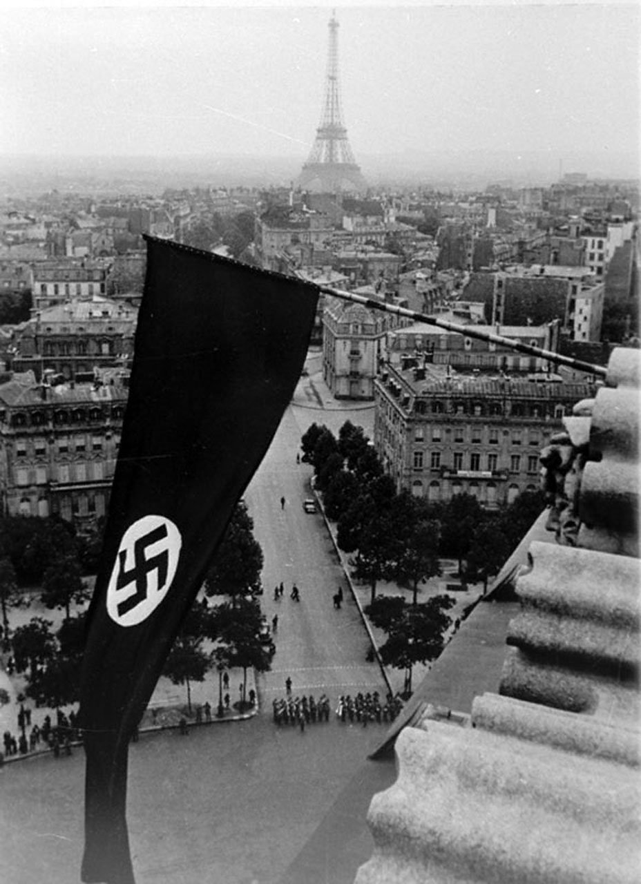 1942. A megszállt Párizs..jpg