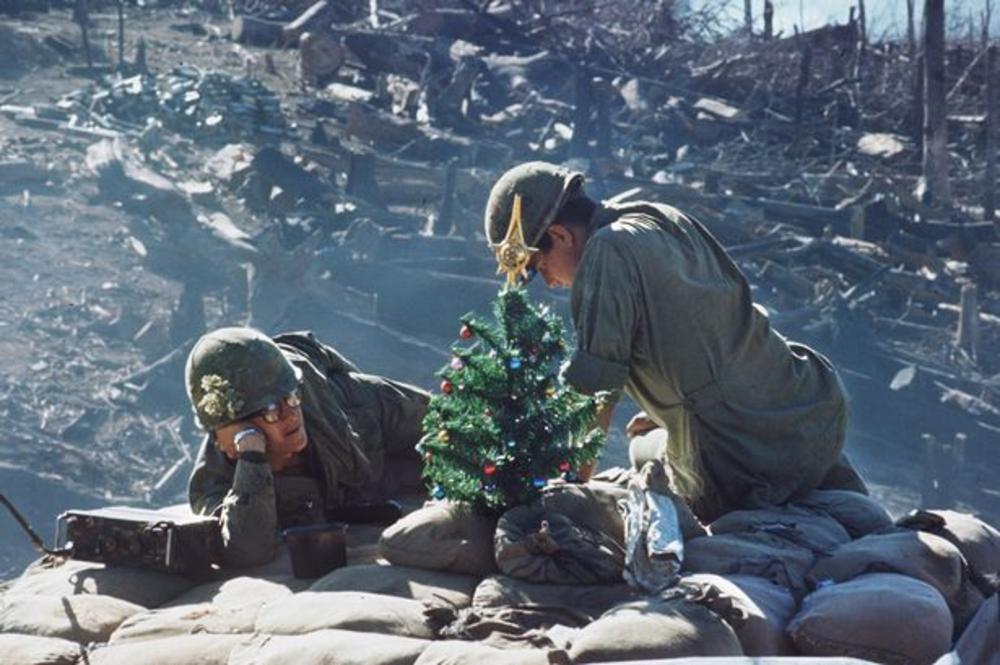 1967. Vietnami karácsony a Hill-875 harcállásponton..jpg