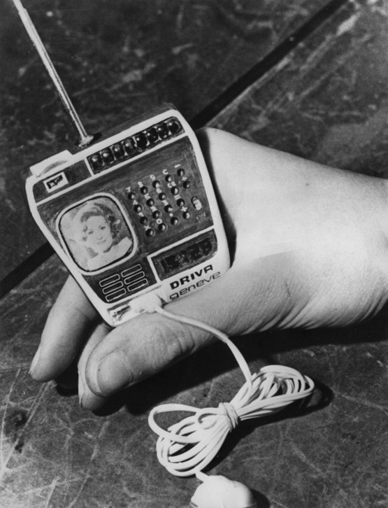 1976_watch_made_by_driva_geneve_of_switzerland_incorporating_a_tv_radio_and_calculator.jpg