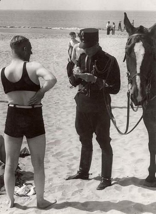 1931_man_at_the_beach_fined_for_not_wearing_decent_clothes_netherlands.jpg