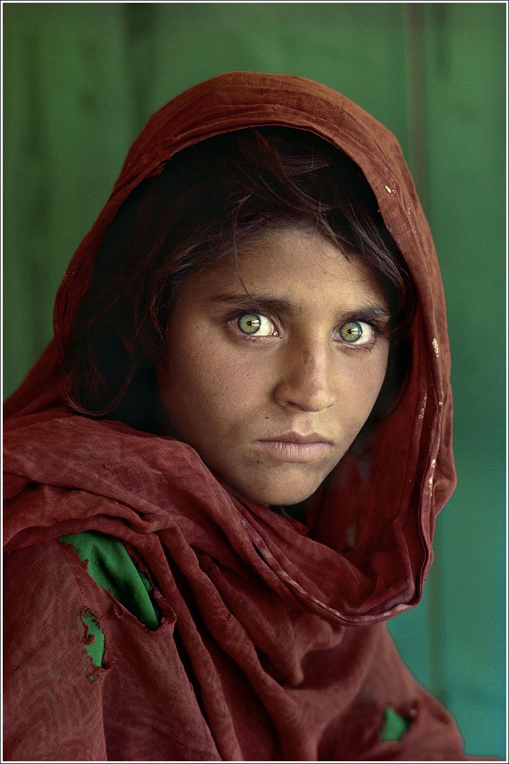 1984. Steve McCurry leghíresebb fotója a NatGeo részére. Az afgán lány..jpg