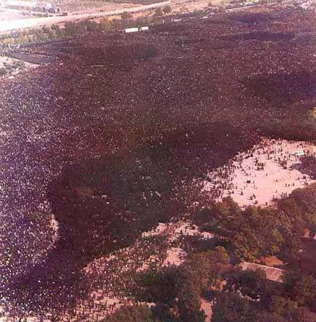 1989_more_than_10_million_people_attended_khomeini_late_iranian_leader_s_funeral_lined_in_a_20_mile_route_to_the_cemetery_in_scorching_summer_heat.jpg