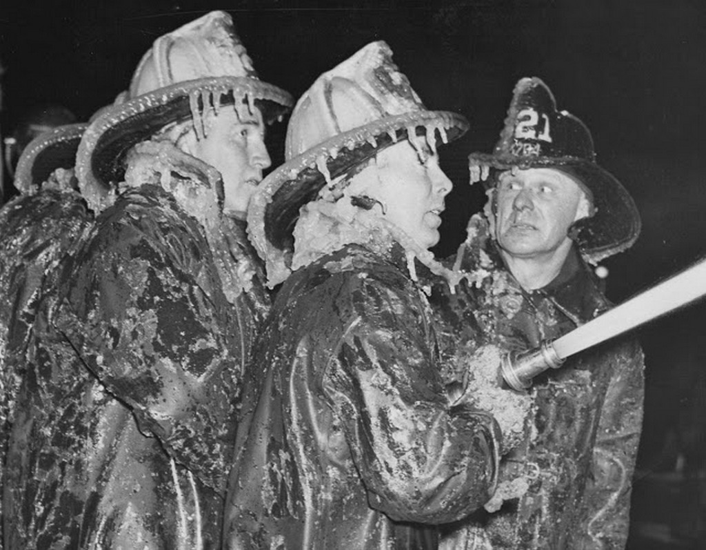 1940_ice_sheathed_firemen_at_coney_island_new_year_s_eve_fire.jpg