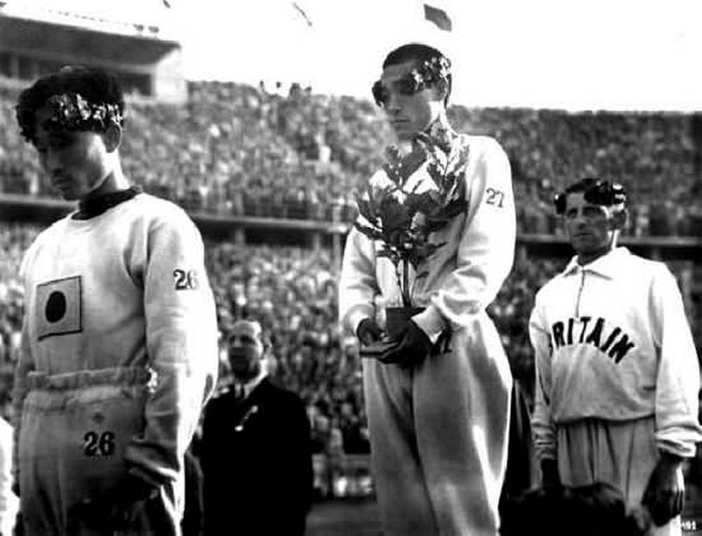 1936_gijeong_son_a_korean_marathon_runner_hides_the_japanese_flag_on_his_chest_with_a_sapling_tree_after_achieving_1st_place_in_the_berlin_olympics.jpg