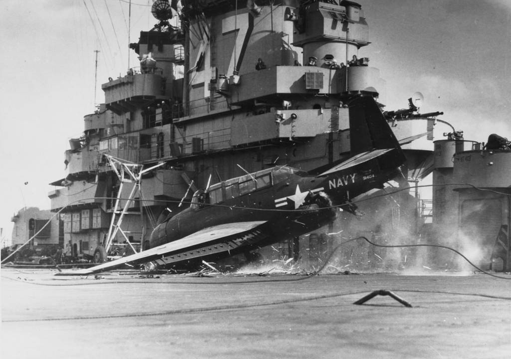 1951_gm_tbm-3e_avenger_crashes_into_the_barrier_while_landing_on_board_uss_philippine_sea_during_operations_in_the_korean_war_zone_cr.jpg