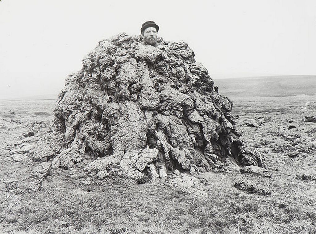 1893_a_man_in_a_spiracle_iceland.jpg