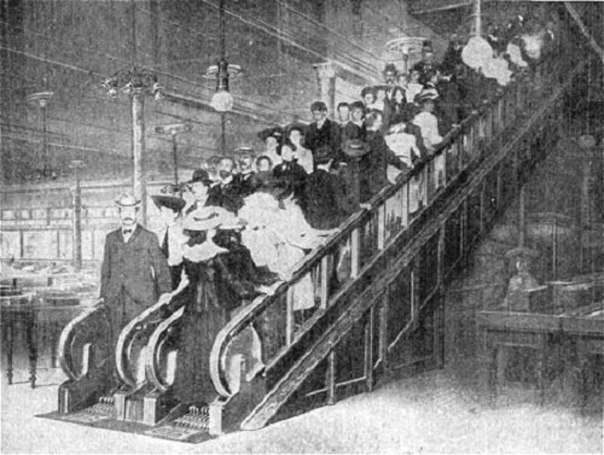 1889. Az első mozgólépcső Londonban a Harrods áruházban..jpg