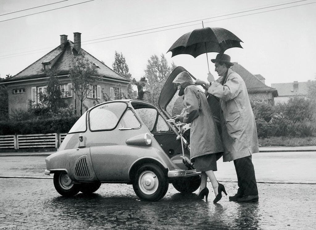 1950s_a_couple_gets_into_their_bmw_isetta_through_the_front_door.jpg