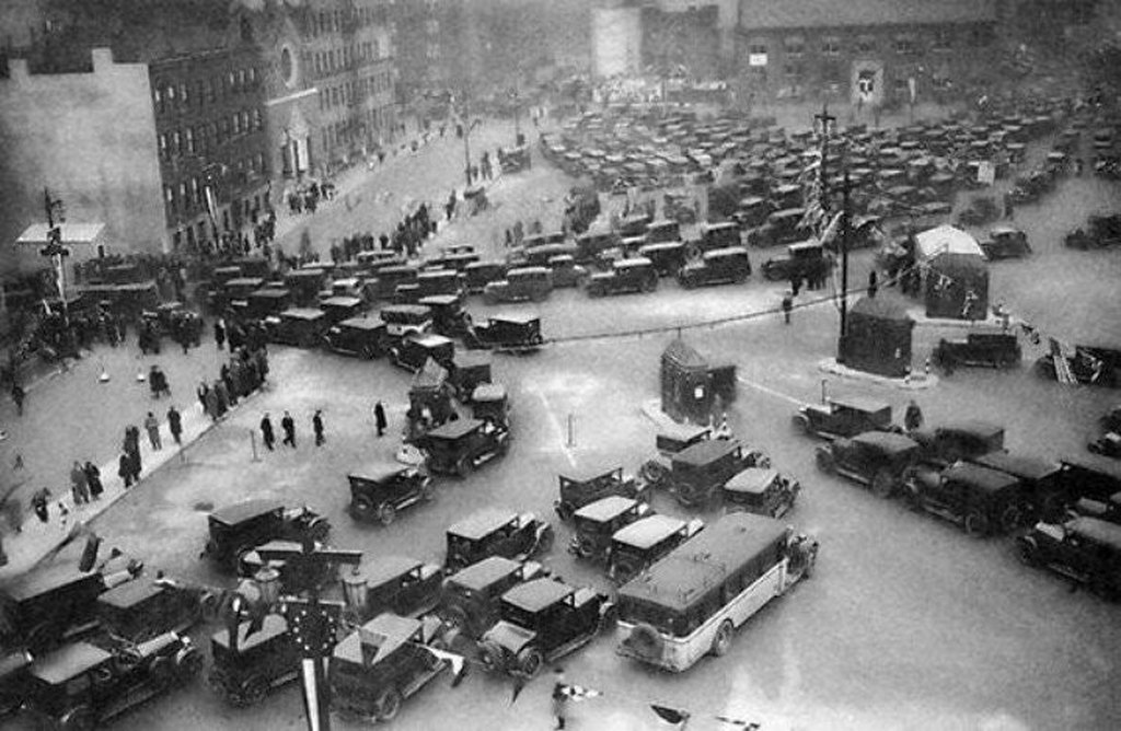 1927_the_opening_day_of_the_holland_tunnel_connecting_new_york_and_new_jersey_november_13.jpg