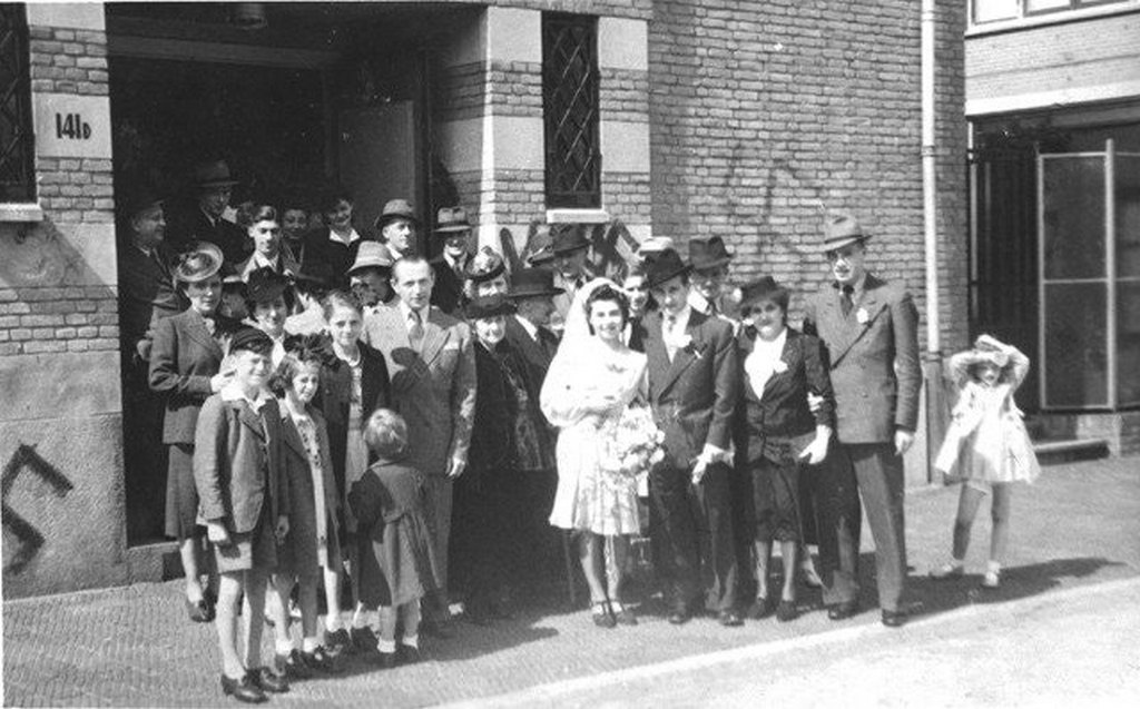 1942_the_last_wedding_in_a_synagogue_defaced_by_swastika_graffiti_the_hague_the_netherlands.jpg