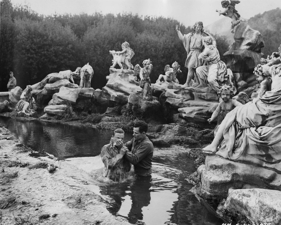 1945_an_army_chaplain_baptizes_a_soldier_in_the_ornate_fountain_at_caserta_royal_palace.jpg