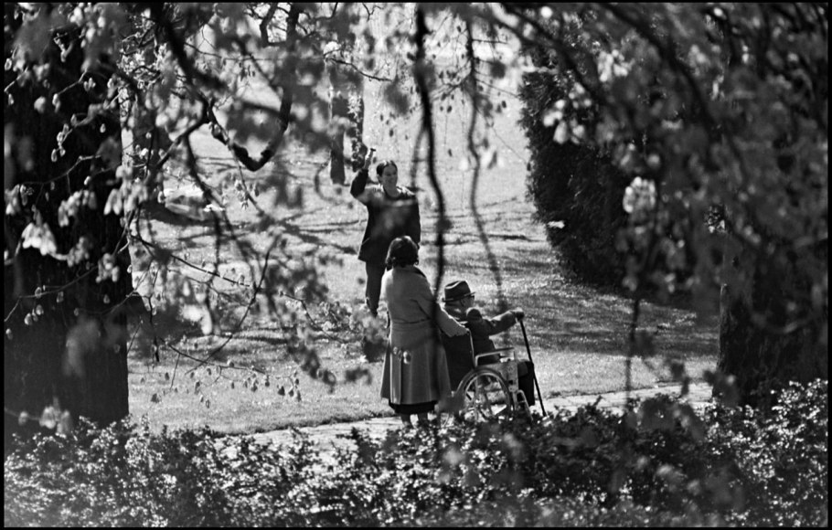 1977. Utolsó kép Chaplinről. Svájcban készült egy paparazzi által, néhány héttel halála előtt..jpg