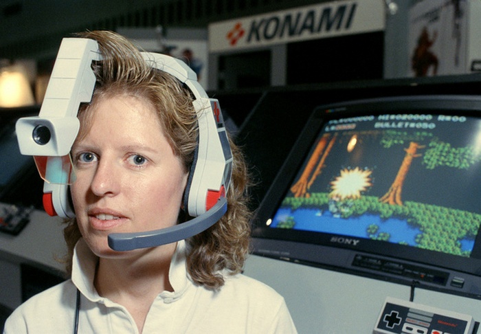 1990. A Konami LaserScope-ja amit a chicago-i CES-en mutattak be és Nintendo kiegészítő volt..jpg