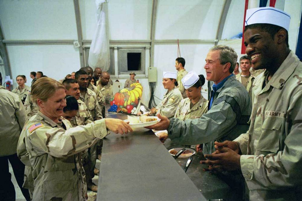 2003_bush_jr_serving_thanksgiving_dinner_in_baghdad.jpg