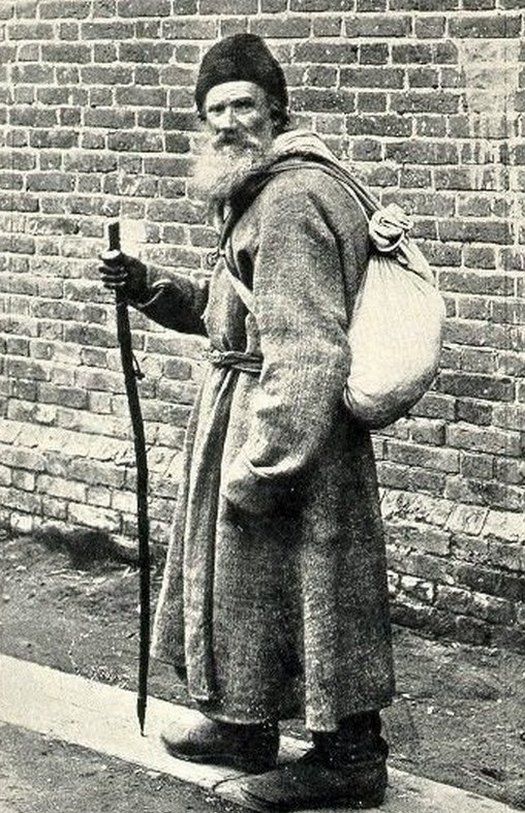 1886_tolstoy_on_the_road_from_moscow_to_yasnaya_polyana_cr.jpg