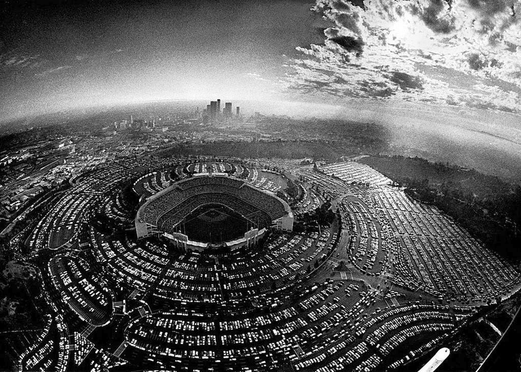 1977_cars_jam_the_parking_lots_of_dodger_stadium_for_the_first_game_of_the_national_league_championship_series_playoffs_between_the_dodgers_and_philadelphia.jpg