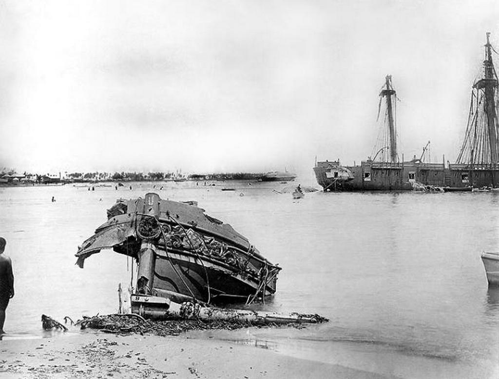 1889_eber_lofegyvert_a_hurrikan_utan_apia_harbor_1889_western_samoa.jpeg