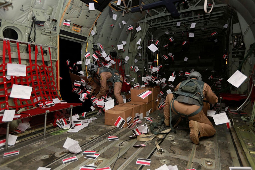 2017_06_18_iraqi_army_personnel_drop_leaflets_from_an_aircraft_flying_over_the_old_city_of_mosul_iraq.jpg