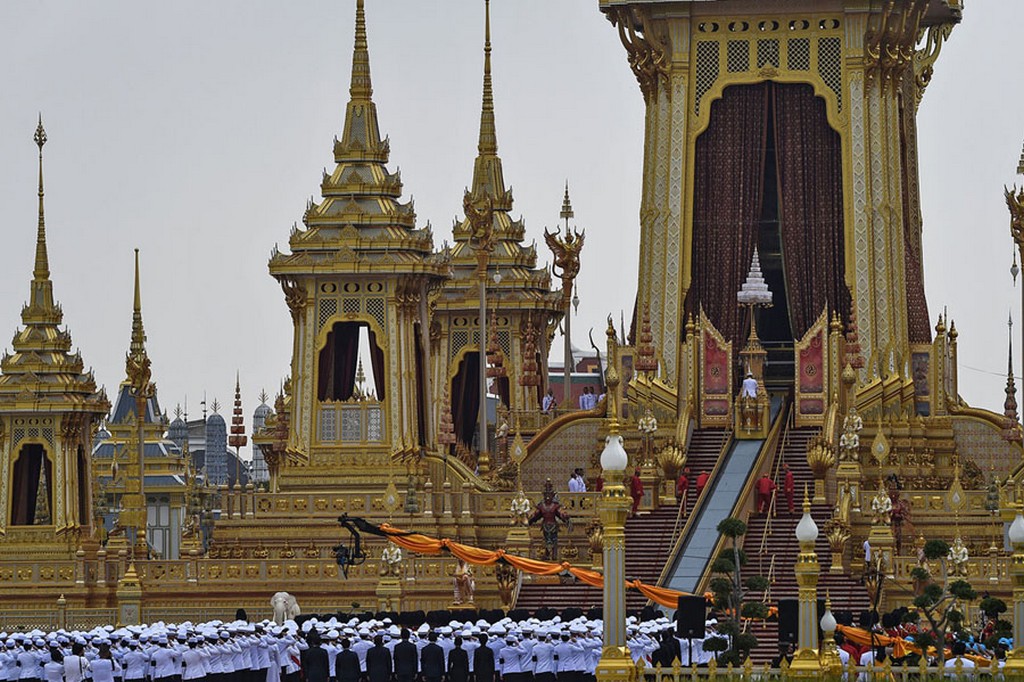 2017_10_26_bangkok_oct_26_the_funeral_urn_of_the_late_thai_king_bhumibol_adulyadej_is_transported_up_a_ramp_into_the_royal_crematorium.jpg