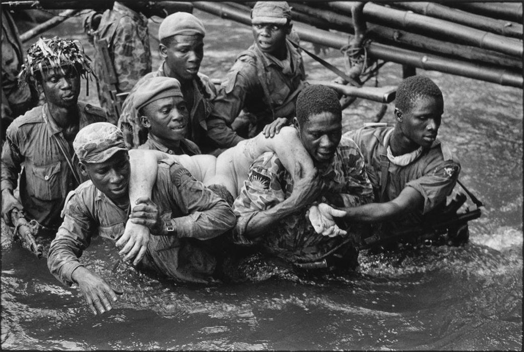 1968_biafran_soldiers_carry_the_dead_body_of_belgian_mercenary_marc_goossens_after_he_was_shot_dead_during_an_attack_to_recapture_the_town_of_onitsha_nigeria.jpg