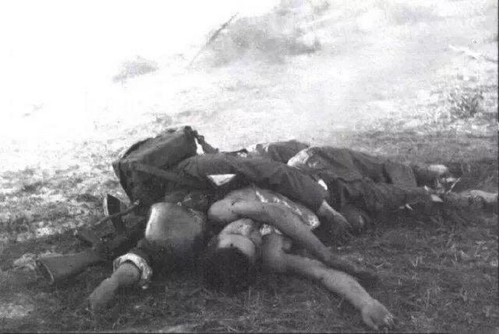 1979_chinese_soldier_killed_in_action_while_trying_to_save_his_comrade_during_the_sino-vietnamese_war.jpg