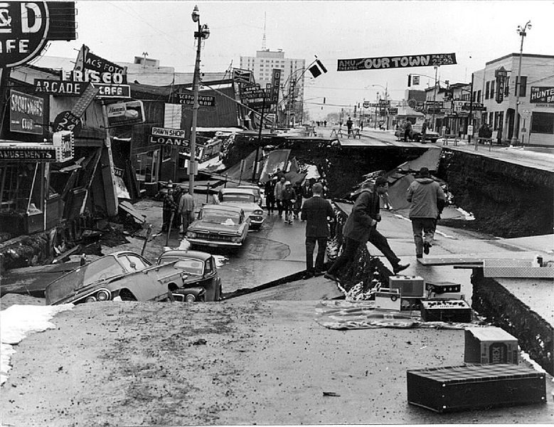 1964. Anchorage, Alaszka. A Fourth Avenue, a világ második legerősebb regisztrált földrengése után az ún. Good Friday napon..jpg