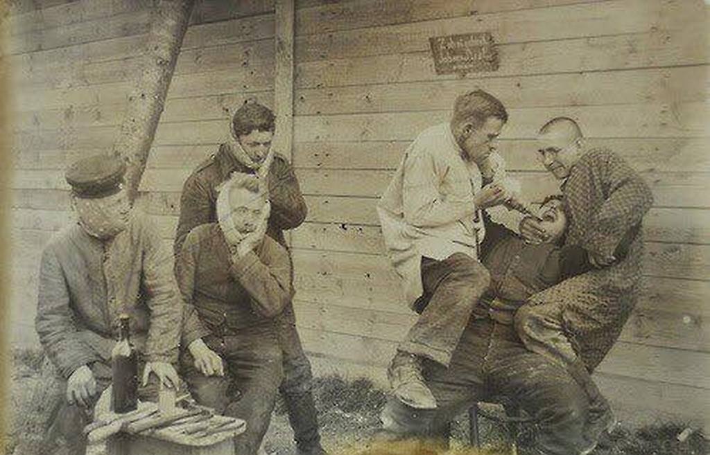 1917_field_dentistry_during_wwi.jpg