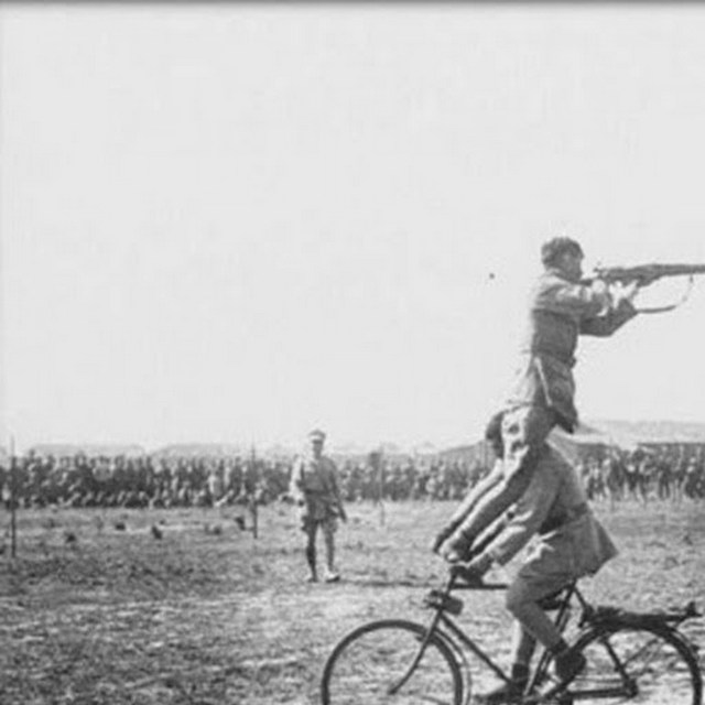 1916_cyclist_soldiers_from_the_portuguese_expeditionary_corps_cep_in_france.jpg