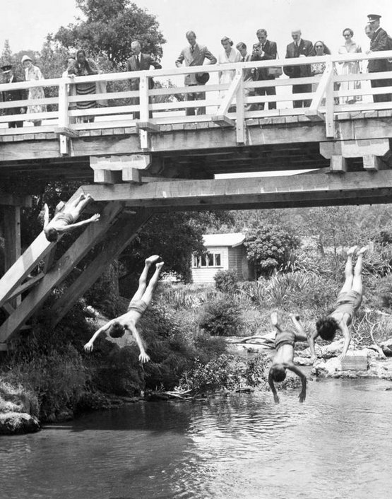 1953_4_boys_doing_bridge_dives_while_a_young_queen_elizabeth_ii_and_prince_philip_look_on_waitangi_new_zealand.jpg