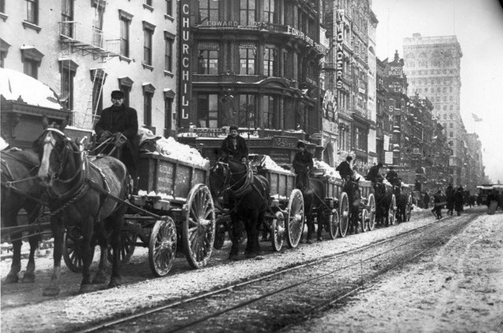 1908_snow_removers_in_nyc.jpg