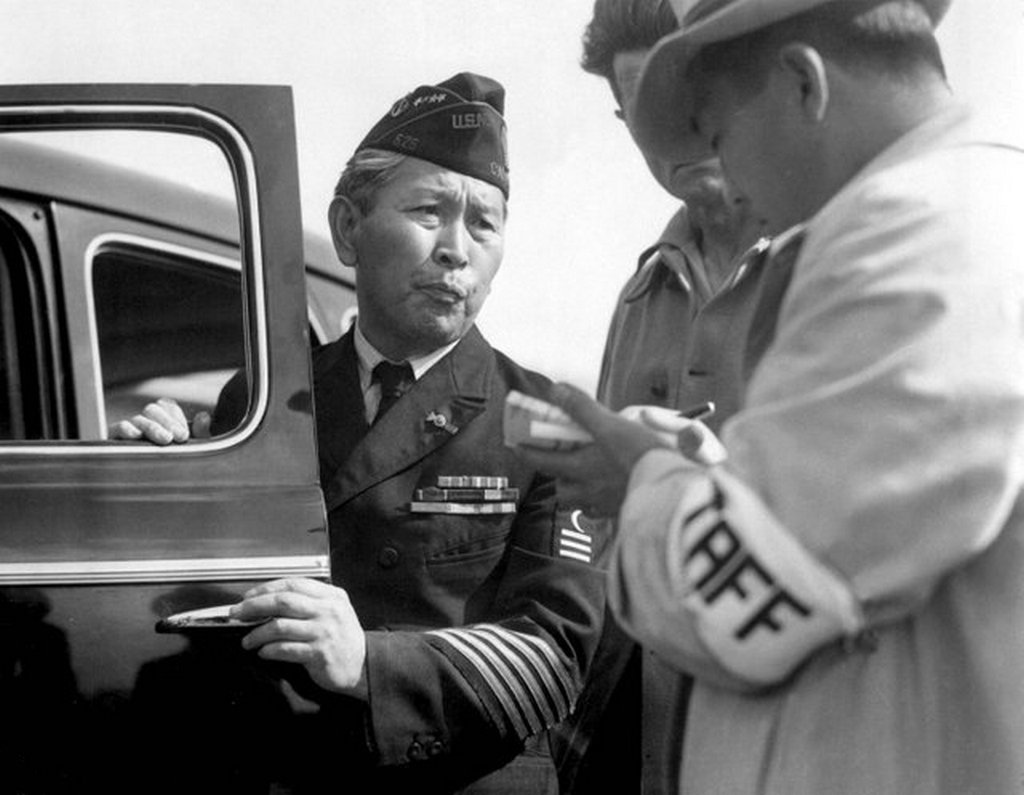 1942_service_from_wwi_american_veteran_arrives_at_the_santa_anita_park_assembly_center_temporary_detention_facility_used_during_the_implementation_of_japanese-american_internment.jpg