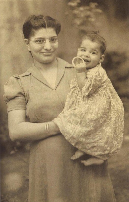 1947_freddie_mercury_with_his_mother.jpg