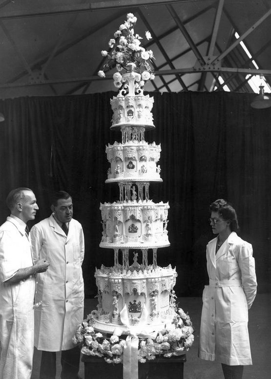 1947_princess_elizabeth_s_wedding_cake.jpg