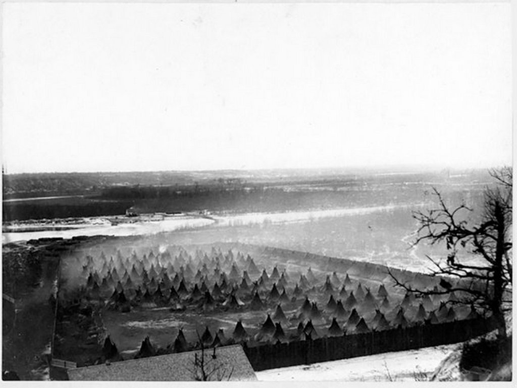 1862_dakota_indians_in_internment_camp_at_fort_snelling_minnesota.jpg