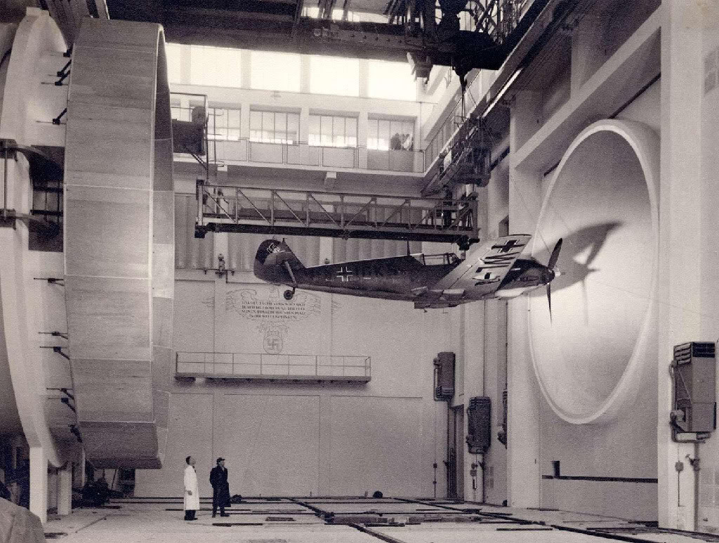 1936 körül. Messerschmitt Bf 109 szélcsatorna tesztje az Adlershof komplexumban, Németországban..jpg