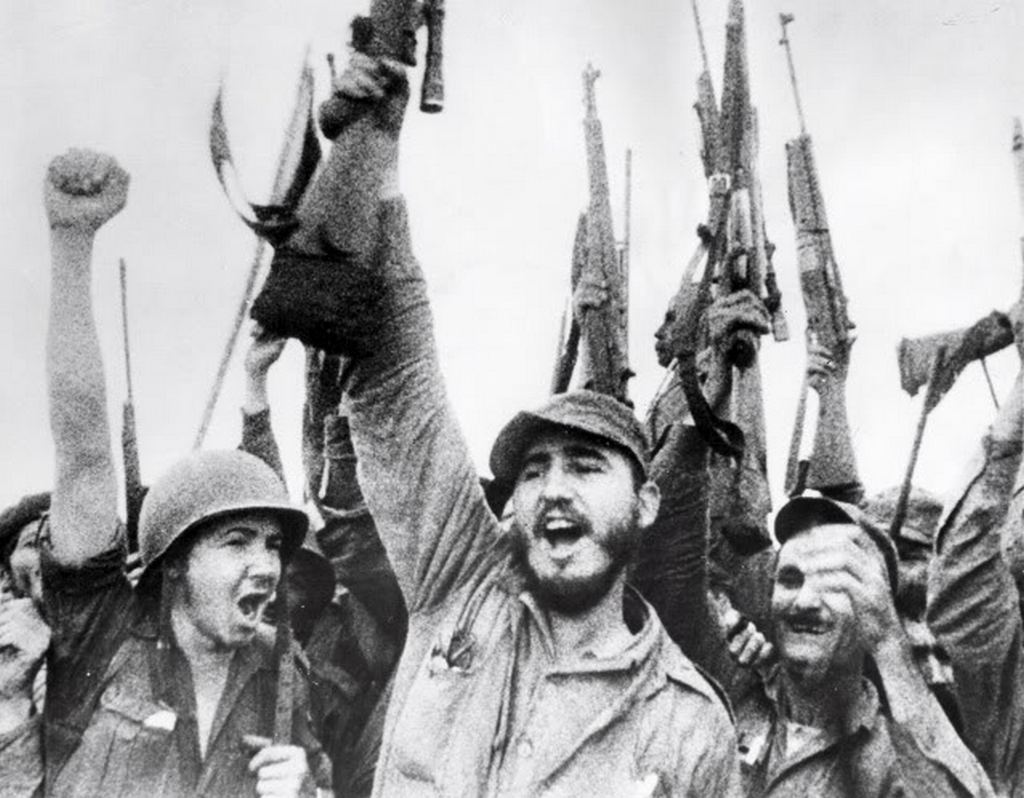 1961. Fidel és Raúl Castro ünnepli a Disznó-öböl-beli győzelmet..jpg
