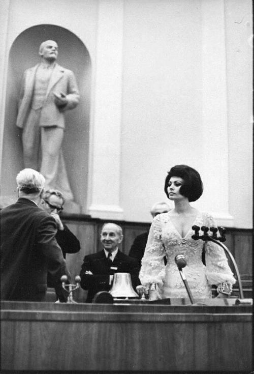 1965. Sophia Loren a moszkvai Kremlben..jpg