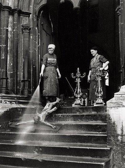 1938_cleaning_women_washing_a_crucifix_usa.jpg