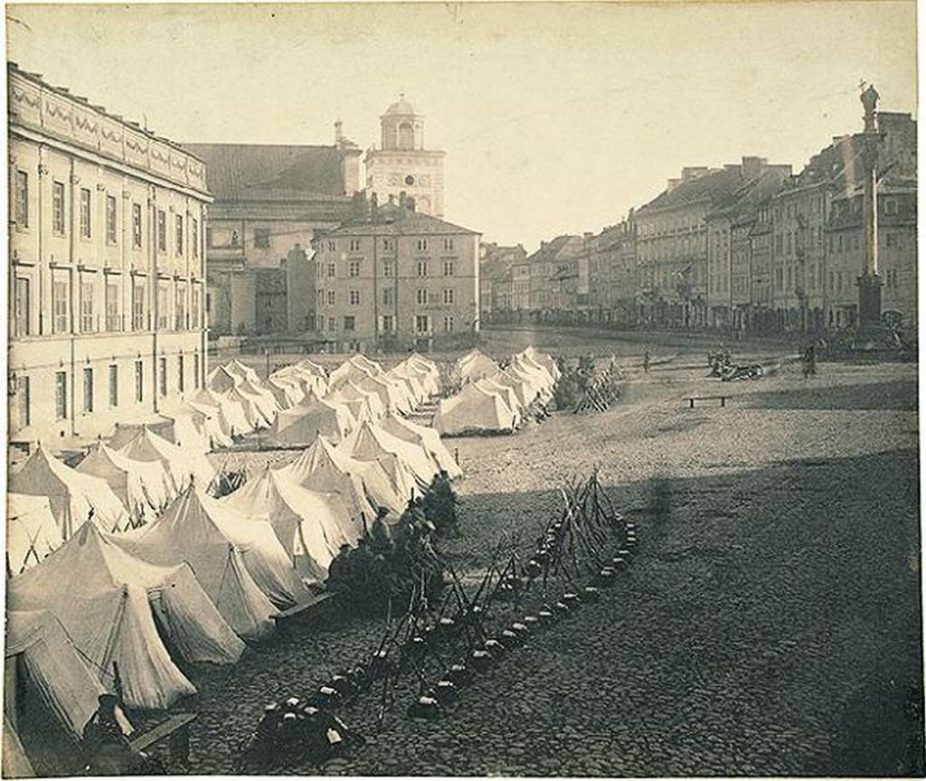 1861_russian_army_camp_on_warsaw_castle_square_after_introduction_of_marital_law_in_congress_poland.jpg
