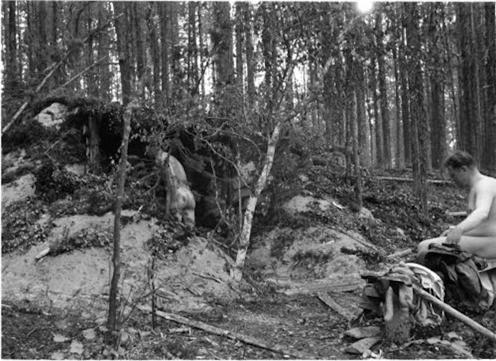 1944_finnish_soldiers_using_a_temporarly_sauna_during_the_continuation_war.jpg