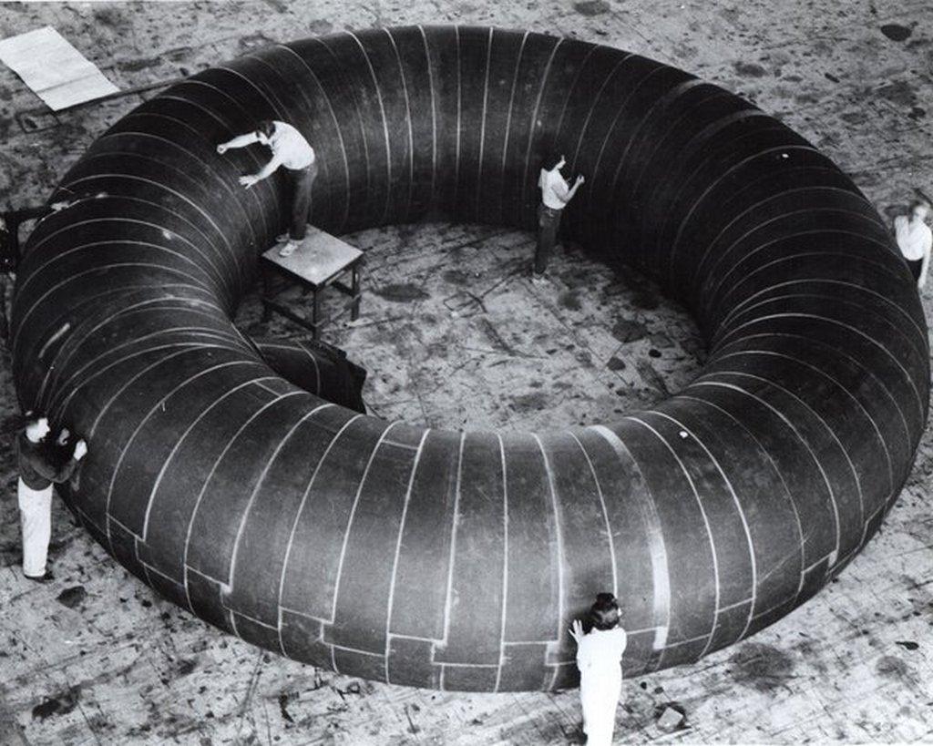 1961_technicians_at_goodyear_aircraft_corp_work_on_an_inflatable_space_habitat_concept_for_nasa.jpg