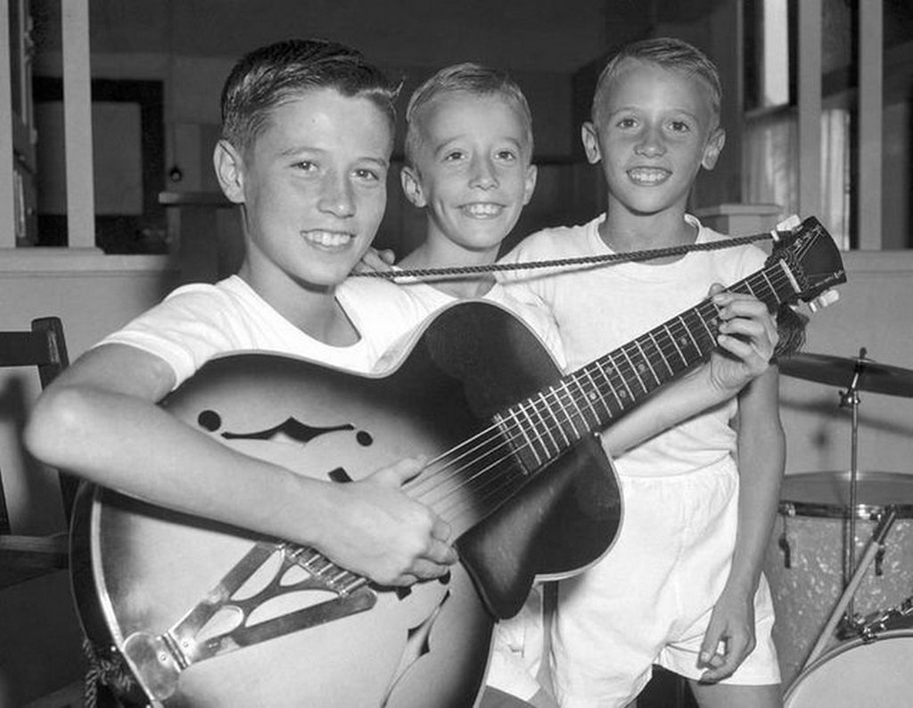 1956_barry_robin_and_maurice_gibb_the_three_young_brothers_that_would_go_on_to_form_the_bee_gees_just_four_years_after_this_photo_was_taken.jpg