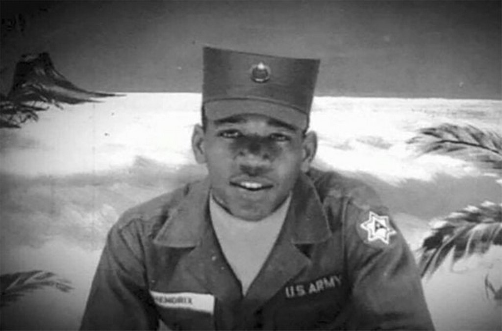 1961_jimi_hendrix_in_the_u_s_army_training_as_a_paratrooper.jpg