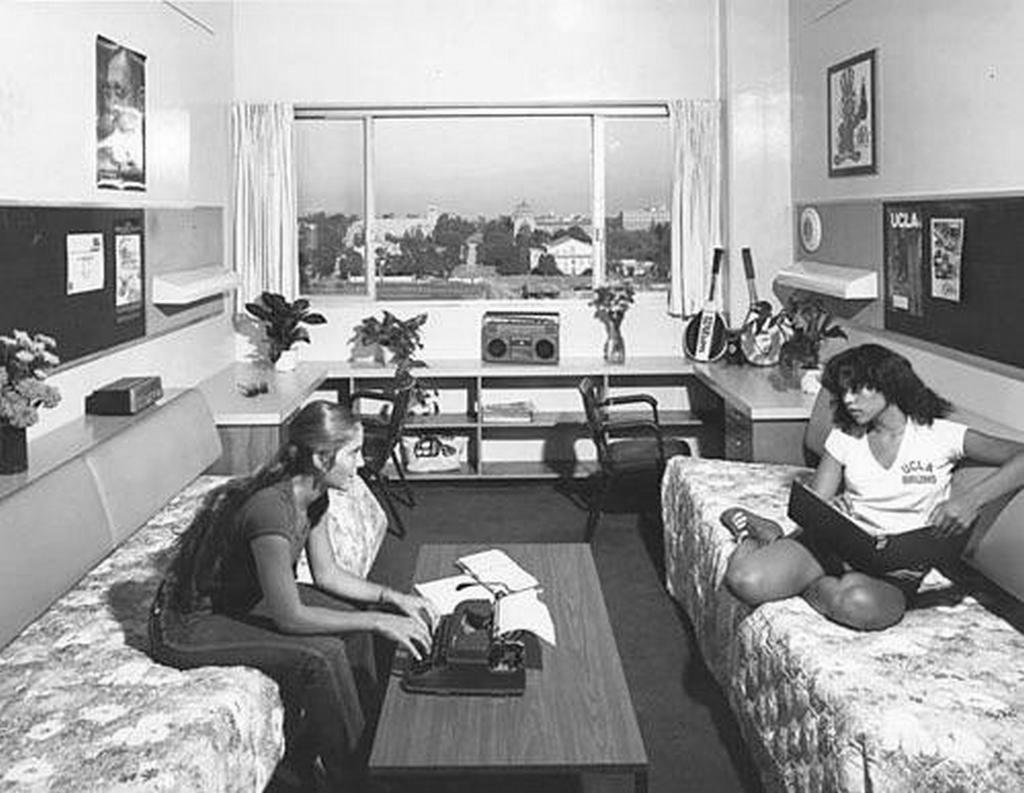 1984_ucla_dorm_room.jpg