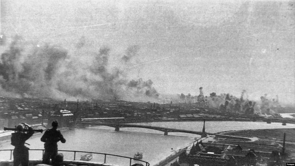 1944_hungarian_soldiers_with_a_range_finder_watch_from_gellert_hill_as_bombs_from_an_american_air_raid_pummel_nazi-occupied_budapest.jpg