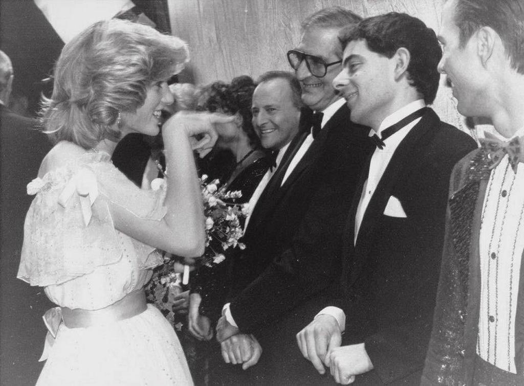 1984_princess_diana_meeting_mr_bean.jpg