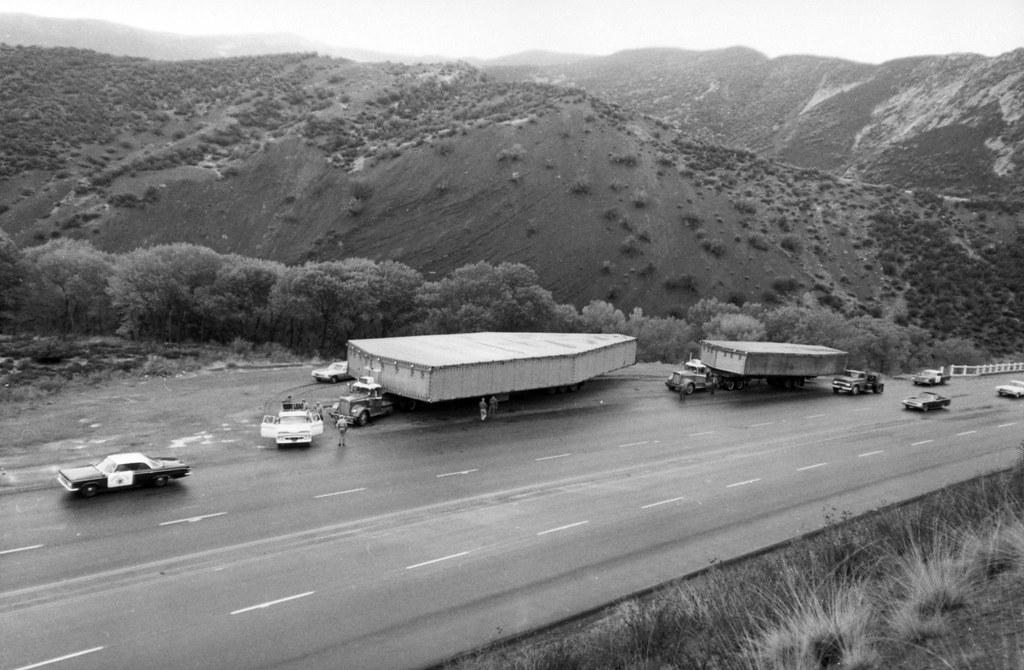 1964_the_classified_sr-71_being_transported_between_burbank_and_palmdale_usa.jpg